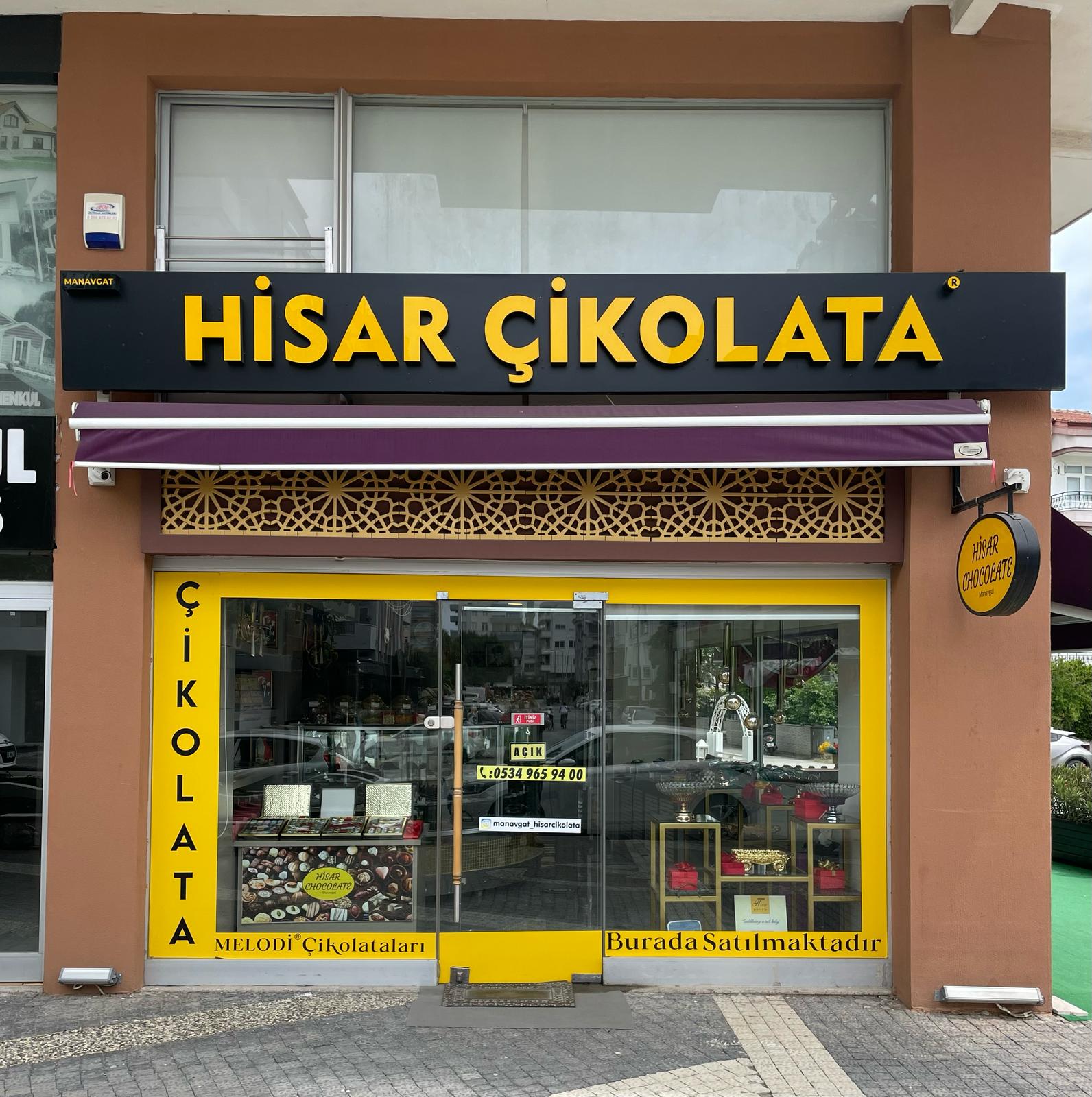 Manavgat Hisar Çikolata Mağazası Önden Görünüm